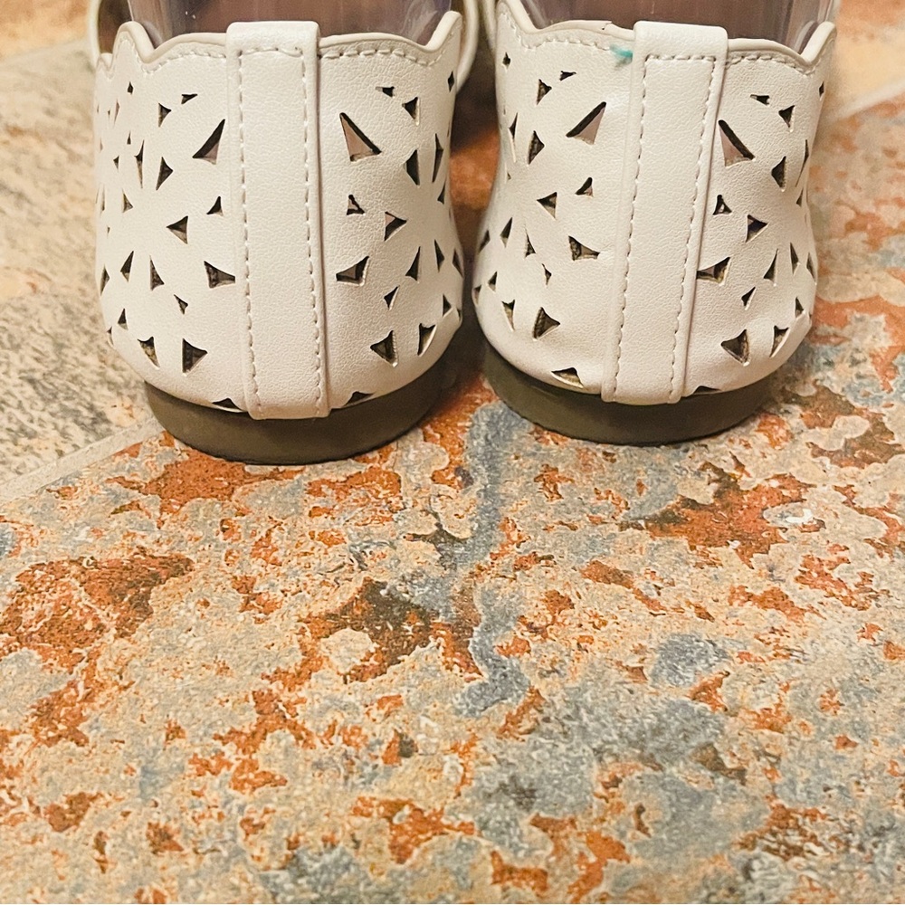 🎂Cute &Comfy Union Bay Leather White Cutout Scalloped Edge D’Orsay Style Flats! - Picture 11 of 14